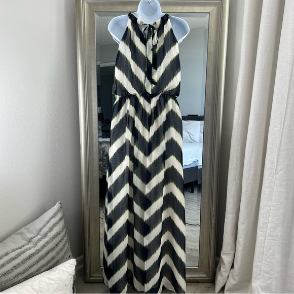 VINCE CAMUTO  Blue And White Chevron Halter Maxi Dress Size 4 - Picture 4 of 6